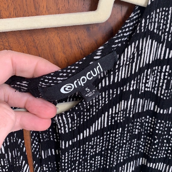 Ripcurl size small romper - Picture 2 of 4